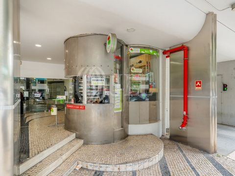 Commercial kiosk with 11 sqm of gross private area, located on Rua Castilho, in Lisbon. The kiosk has a commercial license and is situated at the entrance of the renovated Castilho 50 Building, which features office spaces and a commercial gallery on...