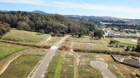 Don't miss this rare opportunity to build 17 homes as apart of a new subdivision (Pacific Ridge) on approximately 115 acres in Half Moon Bay. Pacific Ridge has the perfect setting to create a very desirable housing development that has the best of bo...