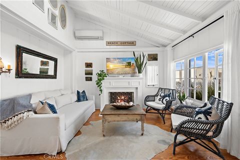 Coastal cottage in the heart of Laguna Village! Famed as one of the first homes built on the block, this 1933 residence has been updated yet kept the character and charm of it's original era. The R2 lot provides a Duplex consisting of main house cott...