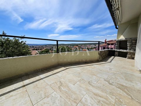 Location: Primorsko-goranska županija, Krk, Krk. City of Krk - apartment with sea view near the beach and the center A 56 m2 apartment on the second floor of the building is for sale. The apartment consists of two bedrooms, a living room with a kitch...