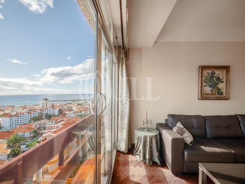 3-bedroom apartment, with 128 sqm of gross private area, furnished with sea and city views, in Funchal, Madeira. This apartment on the 5th floor, in a building with two lifts, is in excellent condition, with an open-plan equipped kitchen and fully fu...
