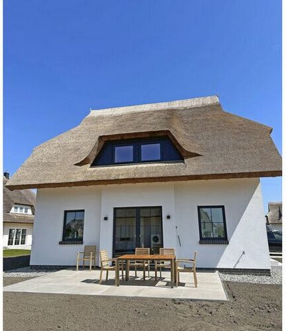 Thatched roof holiday home over 2 floors, high quality and lovingly furnished with sauna, approx. 500 m to the Baltic Sea beach (natural beach) with 2 bedrooms for up to 4 people, internet, dogs welcome!