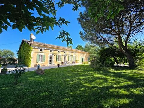 Magnifique propriété de charme située dans un cadre idyllique, offrant un véritable havre de paix. Elle comprend un vaste parc arboré, une piscine 10X5 , local technique, douche solaire, possibilité de profiter davantage grâce à une pompe à chaleur. ...