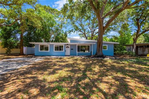 Welcome to the great neighborhood of Disston Heights located in the heart of central St. Pete. This home sits on an oversized lot with magnificent oak trees providing a beautiful shade canopy during these hot summer months. Upon pulling up to the hom...