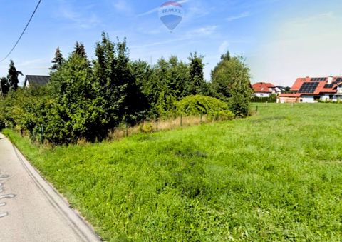 I invite you to familiarize yourself with the sale offer of a unique plot of land with an area of 7.6 ares, located on the outskirts of Krakow, in the quiet and district of Prokocim-Bieżanów. The plot is located on Fryderyka Zoll Street, offering the...