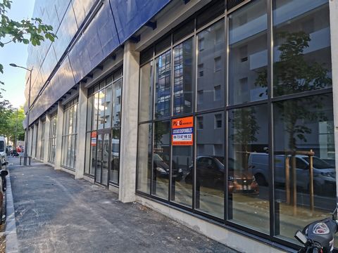 New commercial premises of 298 m2 available immediately (13004). Last opportunity. We offer you for acquisition in Marseille (13004), ZAC de Saint Just, at the foot of the building of the residence ' Nouvelle Nature ', in the immediate vicinity of th...