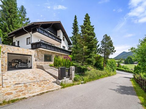 Die Villa verkörpert Luxus und Eleganz in Perfektion und erstreckt sich über drei großzügige Etagen. Jedes Detail wurde sorgfältig geplant, um ein einzigartiges Wohnerlebnis zu schaffen, das keine Wünsche offen lässt. Sie verfügt über vier geräumige ...