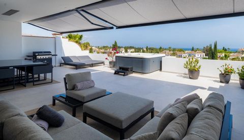 Stunning 2 bedroom apartment just 10 min walking distance to Puente Romano, Michelin restaurants, Nota Blue and exclusive beach clubs. This beautiful, Italian designed luxury Penthouse is selected especially for guests with high standards & immpecabl...