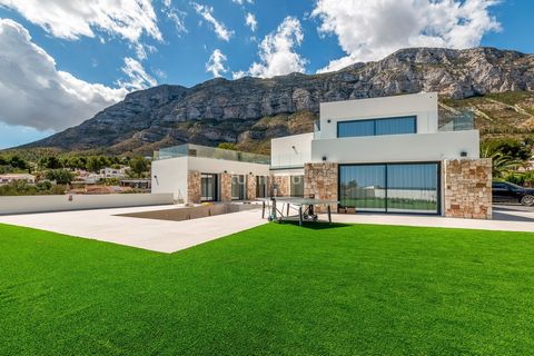 Entdecken Sie Ihr Traumhaus mit diesem luxuriösen, modernen Einfamilienhaus in der sehr begehrten Gegend von El Montgó, Dénia. Diese neu gebaute Immobilie ist für diejenigen gedacht, die hochwertiges Wohnen und einen atemberaubenden Blick auf das Mee...