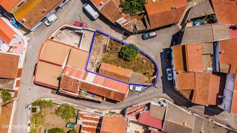 LAND WITH WAREHOUSE, WITH FEASIBILITY OF CONSTRUCTION OF A 3 BEDROOM VILLA, 183 m2 of gross construction area on a plot of 202 m2 in Miragaia, Lourinhã. The villa will consist of 2 floors that are distributed as follows: Floor 0:  Living and dining r...