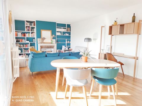 In Saint-Germain-en-Laye, 3-rooms apartment, 5' walk from the Place du Marché and 10' walk from the RER A (then La Défense in 12'). Ideal for a family of 4-5 people or for shared accommodation.