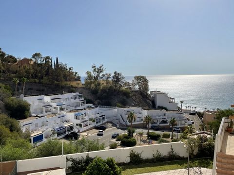 Dies ist eine Erdgeschosswohnung mit 2 Schlafzimmern und 1,5 Bädern in der sehr beliebten und ideal gelegenen Gemeinde Mojacar Bella. Aufgrund seiner Lage haben Sie einen herrlichen Meerblick und sind nur einen kurzen Spaziergang von einer Reihe von ...