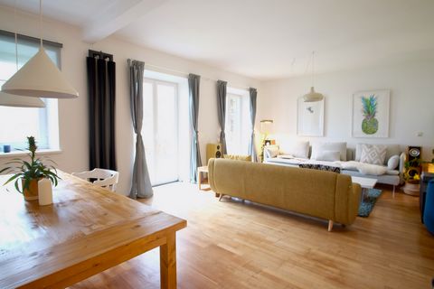 Beautiful ground floor apartment within walking distance of Bad Tölz centre, and 1 block away from the Isar river. The apartment has 1 large bedrooms, 1 bathroom, a small sauna, and a large Garden. It is also fully equipped, as this is our home for h...