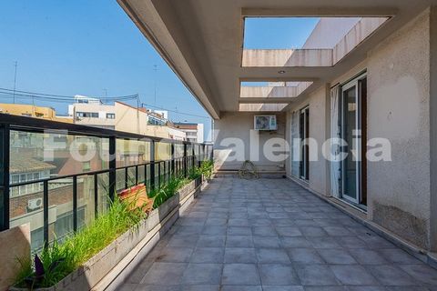 Ontdek dit indrukwekkende penthouse in een van de meest exclusieve gebieden van Valencia, Pla del Remei. Met een bebouwde oppervlakte van 232m2, waarvan 150m2 bruikbaar, biedt deze magnifieke woning een groot terras met ongelooflijk uitzicht, evenals...