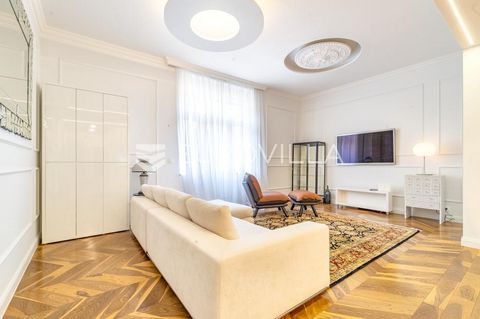 Zagreb, Varšavska, strict center of the city, furnished three-room apartment with an area of 115 m2 in a beautifully maintained building, reinforced concrete structure, with an elevator. It consists of an entrance hall, an open space living room with...