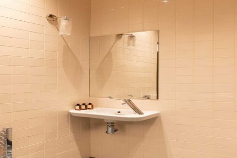 Checkmyguest offers you this charming room located in the Hotel Bourgogne, recently renovated and decorated by professional interior designers. With a surface area of 15m2 for 2 people, it is ideally located in the 7th arrondissement of Paris between...