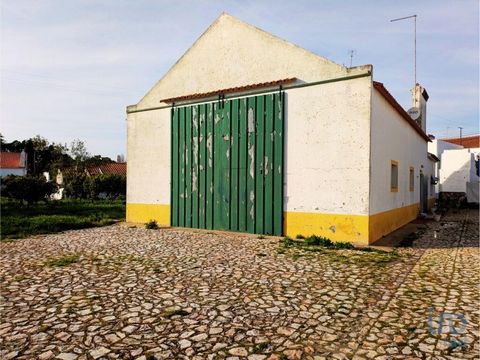 Armazém para Arrendamento com 91 m² em Estremoz – Localização Estratégica e Funcionalidade Disponível para arrendamento este armazém com 91 metros quadrados, localizado numa zona de fácil acesso na cidade de Estremoz, ideal para apoiar atividades log...