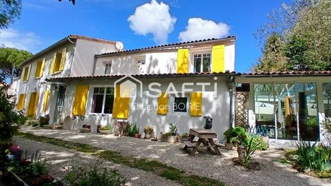 SAINT ROMAIN DE BENET 17600. Superbe charentaise de 220 m² habitable sur un parc paysagé de 3012 m² clos.