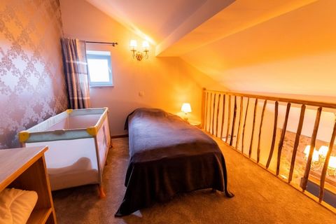 Nestled in the heart of the Ardennes, this charming old farm is surrounded by picturesque forests and meadows, offering breathtaking views of the countryside. The property skillfully combines rustic country style with classic charm, making it an idea...