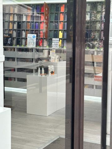 Fonds de commerce à vendre de téléphonie SAINT OUEN SUR SEINE (93) - Idéalement situé au marché aux puces de Paris-Clignancourt avec double accès Emplacement n°1 - 145 600 FAI