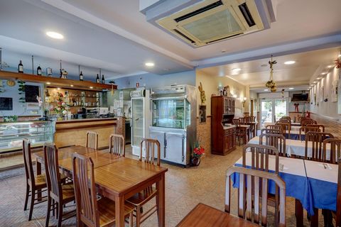 Excelente oportunidade para investidores ou empreendedores no sector da restauração! Apresento-lhe este restaurante com 97m², localizado na Urbanização Serra das Brancas, uma zona residencial em expansão, com óptimo movimento e acessos facilitados. O...