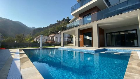 Villa Individuelle avec Piscine Privée à Gocek Fethiye La villa individuelle est située dans la région Gocek, dans le district de Fethiye. Gocek est l'une des destinations les plus importantes de la région avec ses baies, ses îles et sa mer limpide, ...