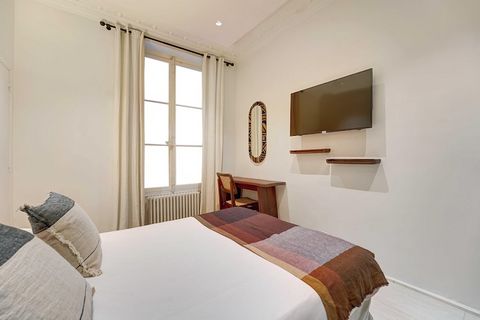 We're delighted to welcome you to our superb 70m² apartment for 8 people, completely refurbished and made to measure! Decorated by professional decorators and furnishers, you'll enjoy a pleasant travel experience in the heart of the city, on the bord...