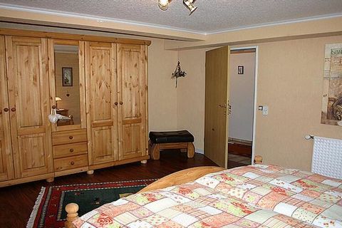 Appartamento seminterrato molto carino, arredato con cura in stile rustico, con terrazza coperta. Ingresso e posto auto separati. Ulteriori informazioni: Dal 1 novembre 2023 al 31 marzo 2024 l'appartamento non può essere prenotato.