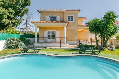 Quer mudar de vida? A apenas 20 minutos de Setúbal e 30 minutos de Lisboa, descubra o equilíbrio perfeito entre o sossego do campo e a proximidade da cidade. Inserida num terreno de 500 m², esta moradia rural de 190 m² distribui-se por dois pisos e o...