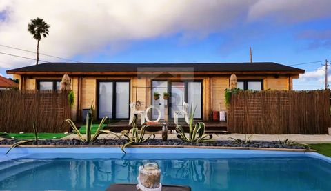 Viva com charme na Costa de Prata — Moradia T2 com piscina em lote soalheiro de 1500 m² Apresentamos-lhe esta encantadora moradia T2 inserida num lote generoso e ensolarado de 1500 m², com piscina privada, localizada na serena e cobiçada região da Co...