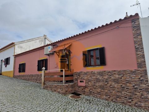 Casa com 2 quartos, open space e muito charme! Descubra este encantador refúgio de 30 m² na tranquila aldeia de Espírito Santo, a poucos minutos das emblemáticas Minas de São Domingos e da vila histórica de Mértola. A casa é composta por: 2 confortáv...