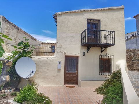This is a charming and characterful, two-storey house with separate annex building, located in the very heart of the traditional Spanish village of Oria where you will find a wide variety of amenities including bars, restaurants, shops, banks, pharma...