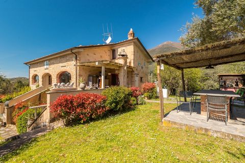 Casale dell'Artista On the first hills of Camaiore, 15 minutes from the Versilia sea and a short walk from the center, we find this splendid stone farmhouse completely renovated in 2005. It stands on 4 levels of 90sqm each including attic and cellar ...