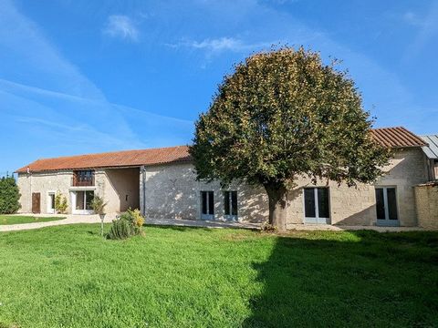 On the edge of a small hamlet, in a quiet location, close to the historic town of Richelieu, a 3-bed house (approx. 159m² of habitable space and 3061m² of land) recently renovated + 1 bed gîte (approx. 66m²) with 2nd bedroom possible. Roof in good co...