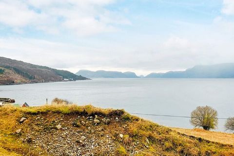 Spacious holiday home with panoramic views of Sognefjord. Suitable for hobby / sport fishermen, families and nature lovers. The holiday home has a kitchen and living room on both floors. The living room on the ground floor has access to the terrace. ...