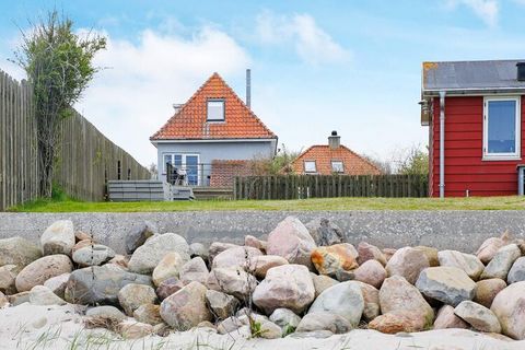 In Kristiansminde bei Jørgensø finden Sie nahe der Küste dieses Ferienhaus, das mit gemütlicher Note und wohnlichem Stil eingerichtet ist. Es bietet zwei Schlafzimmer im Haus; eines mit zwei höhenverstellbaren Einzelbetten, das andere mit einem Etage...