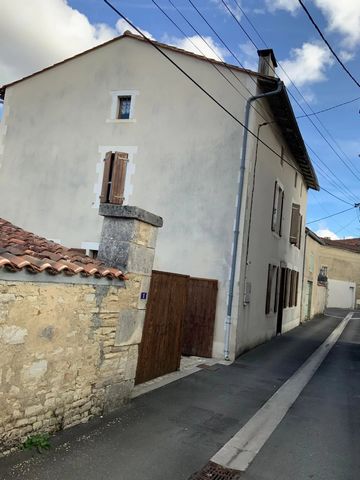 Town house in the centre of Aigre, quiet cul de sac, within walking distance to shops and amenities with garden and garage. On the ground floor : entrance, fitted kitchen, living room, utility room, store room, boiler room, wc. On first floor : landi...