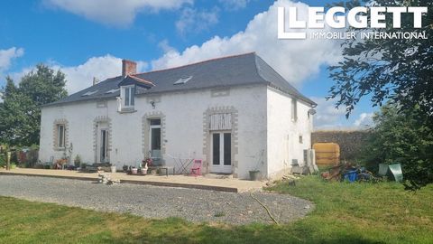 A22695DSE53 - Very private country house with 3 bedrooms and no visible neighbours sitting in the middle of over 5.6 acres of pasture making this ideal for a small holding or horses. There is a large barn ideal for making stables or for storage/garag...