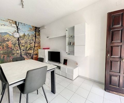 Pescara colli - We offer for sale two-room apartment on the mezzanine floor consisting of large living room with kitchenette, hallway, double bedroom and bathroom. Year built 1986. The unit is sold fully furnished with new furniture complete with liv...