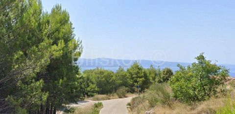 Omiš, Stanići, district of Tice, building plot of 5.687m2, above the highway. The plot offers a beautiful view of the sea and the islands. Access to the plot is paved. All infrastructure is nearby. Considering the area, it offers different possibilit...