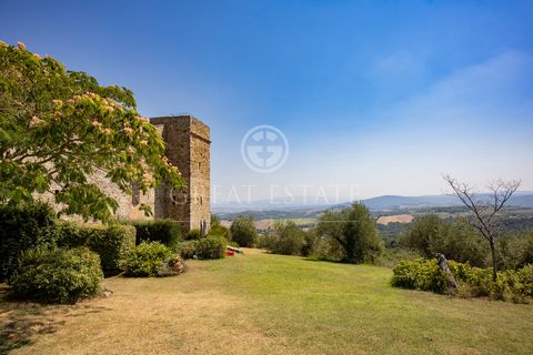 This beautiful apartment is located within the wonderful fortified complex of Monte Lagello (Castello) dating back to the year 1000, completely renovated and located on an Umbrian hill 20 km from Perugia. The property is located in a position of abso...