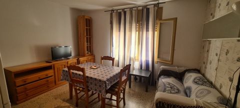 In the center of the fishing village of Ametlla de Mar for sale Apartment of 76 M2 on the second floor without elevator distributed in living room dining room kitchenette 2 bedrooms and 1 bathroom located in a small building without community with la...