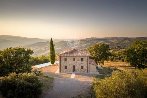 This beautiful property in Val d'Orcia, consists of a stone farmhouse with infinity pool and a wonderful panoramic view of the surrounding countryside. The farmhouse is developed on three levels as follows. In the basement there is a storeroom, the h...
