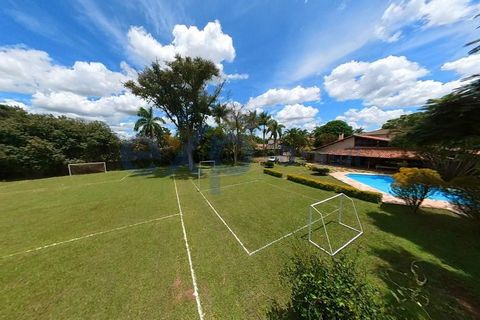 You know that nice place where you hear the sound of birds and the swinging of the trees? A cool place with little movement and that exudes tranquility? That's what you find in this charming land located on the North Peninsula. Are 5,500m² lawns and ...