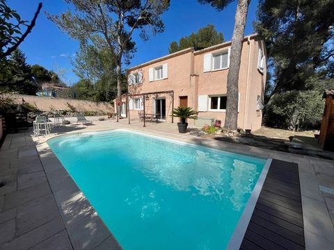 Summary Villa 118 m2, facing south/west on a plot of 1000 m2, absolute calm, ideal for lovers of nature, walks on the Arbois plateau. It will catch your attention with its green environment and its location between Aix-en-Provence and Marseille. The ...