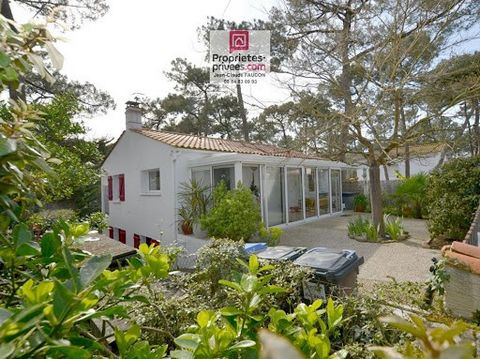 VENDEE 85360 LA TRANCHE SUR MER House 4 bedrooms, garage and all on 470 m² of enclosed land presented by Jean-Claude FAUCON to 443,750 euros agency fees paid by the seller. It is 3 minutes walk from the beach of the camellias that I offer you this pr...