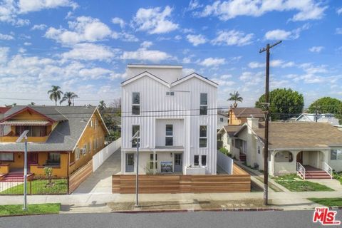 Introducing a captivating investment opportunity with brand-new construction near USC! Discover a unique 4-Plex featuring two distinct buildings, each home to two exquisite townhomes. The front building unveils two stunning 4-bedroom, 4-bathroom town...