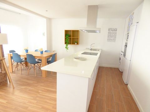 2 bedroom, large kitchen, two bathrooms in a very central street 300 meters from El Corte Ingles shopping center