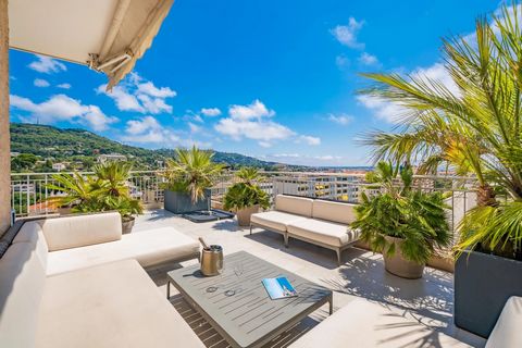 Im Herzen von Le Cannet, am Rande von Cannes, mit einem außergewöhnlichen Blick auf Kalifornien, in der obersten Etage mit privatem Aufzug, herrliche 143 m2 große Wohnung mit luxuriöser Ausstattung, mit einer 165 m2 großen Terrasse mit freiem Blick a...