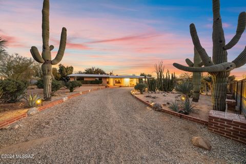 HARD TO FIND w/exquisite ATTENTION TO DETAIL! Beautifully remodeled (inside and out!) NW Tucson Mid-Century Modern property! There is a spacious main house, a fully renovated (turn-key) casita, an additional casita for flexible use, and a pool house ...